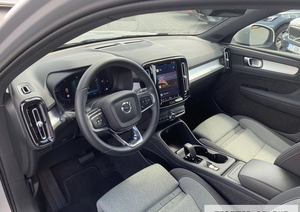 Volvo XC 40 cena 177777 przebieg: 13783, rok produkcji 2023 z Brwinów małe 254
